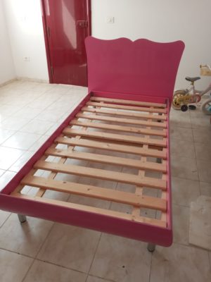 lit chambre fille rose avec matelas