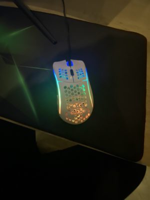 Souris Glorious Model D + Tapis XL a vendre maabaadhom