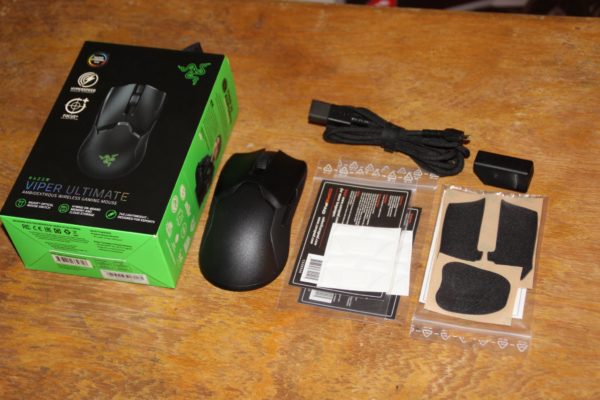 Razer Viper Ultimate comme neuf + 4x patins + grips