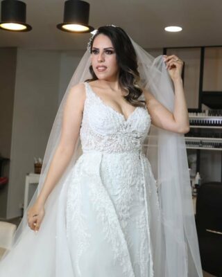 a vendre des robes de marriage 💃  💃 Plus de 200 robes , Locale à Kairouan Livraison possible sur toute la Tunisie Pour plus de details : 53025689