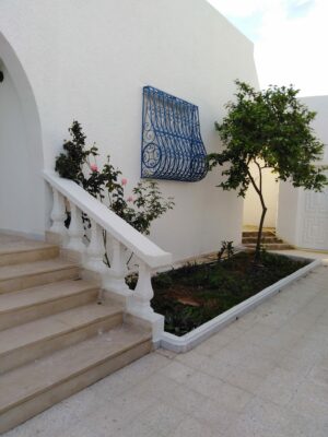 A vendre Villa plain-pied rénovée à neuf avec studio à Al Madina Jadida 2.