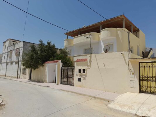Villa R+2 à vendre au Cité la Ghazelle, Ariana, Tunisie